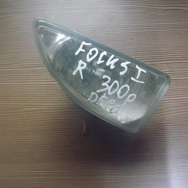 Указатель поворота в бампер  Ford Focus I 1998-2004