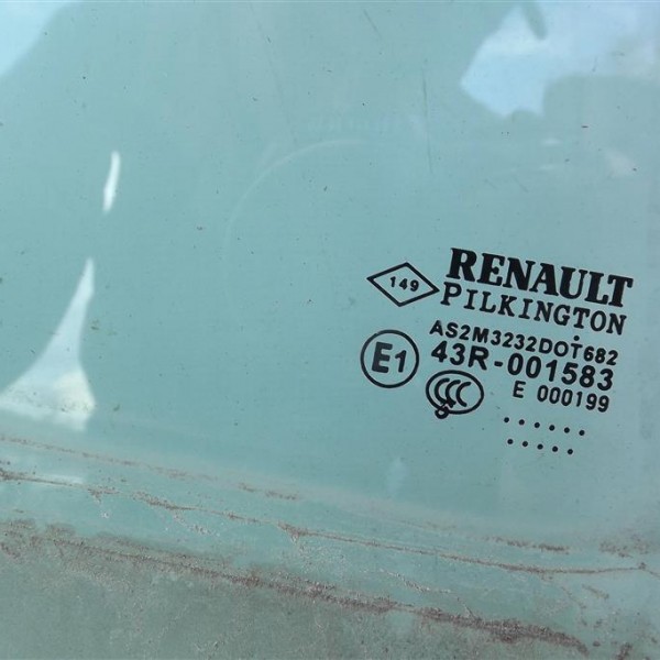 Стекло двери задней правой  Renault Scenic 2003-2009