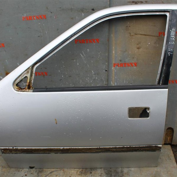 Дверь передняя левая  Suzuki Swift 1998-2002