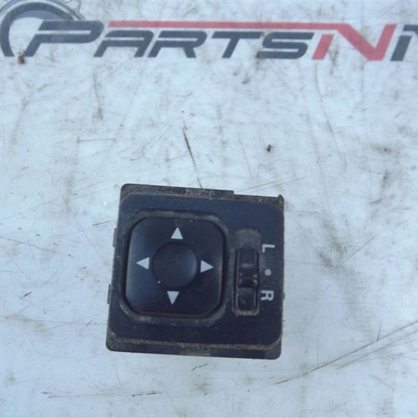Блок регулировки зеркал  Mitsubishi Pajero Io Pinin 1998-2005