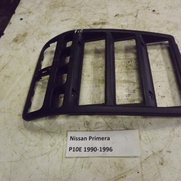 Накладка панели центральная  Nissan Primera P10E 1990-1996