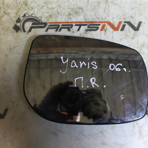 Зеркало правое электрическое  Toyota Yaris 2005-2011
