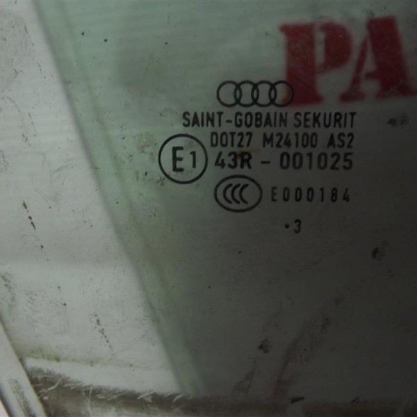 Стекло двери передней правой  Audi A4 (B6) 2000-2004