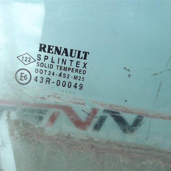 Стекло двери передней правой  Renault Scenic 2003-2009