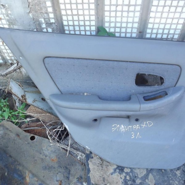 Обшивка двери задней левой  Hyundai Elantra III 2000-2005